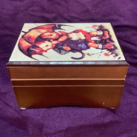 Vintage Hummel music box, “rain drops” 🎶, EUC - Picture 3 of 11
